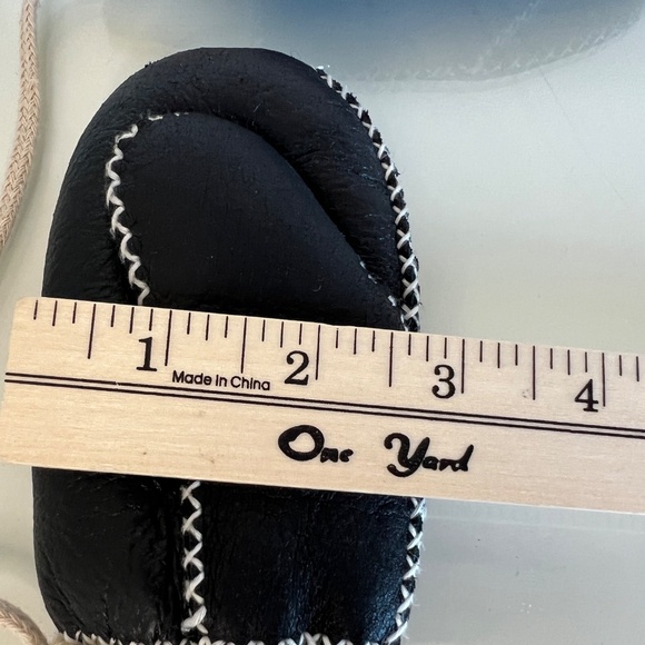Ugg Mittens Mitts For Baby Infant Black Leather Knit Winter Mittens EUC - Picture 10 of 10